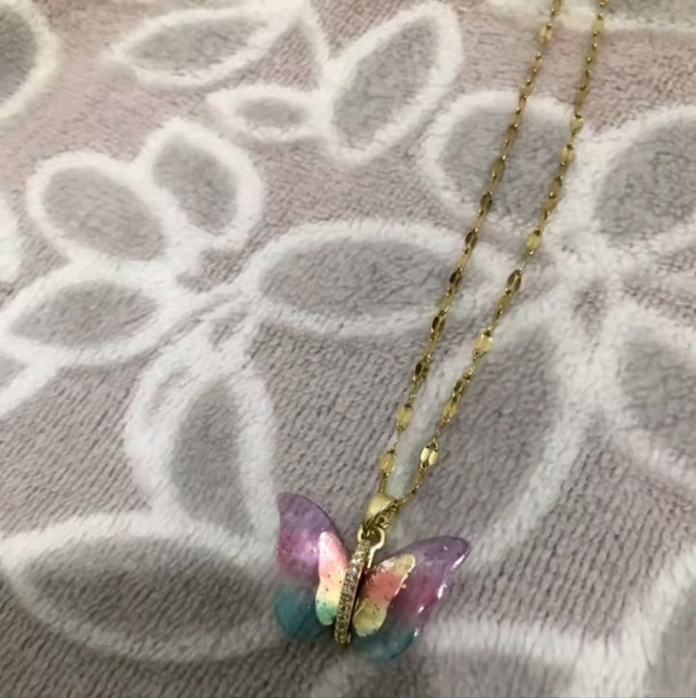 Elegant Gold Colorful Crystal Charm Butterfly Pendant Necklace - Picture 4 of 8